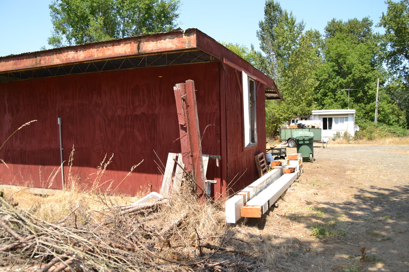 Red Shed. White Trailer.