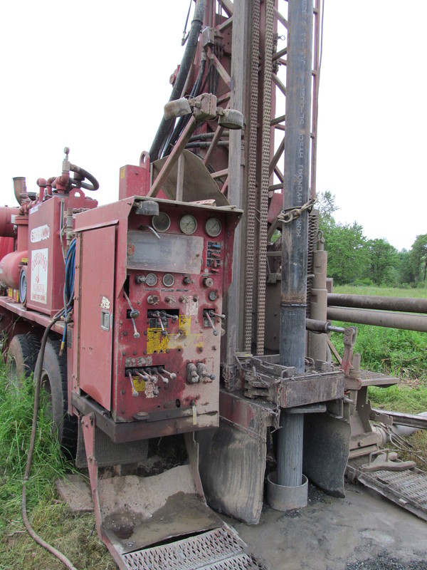 Well-drilling rig