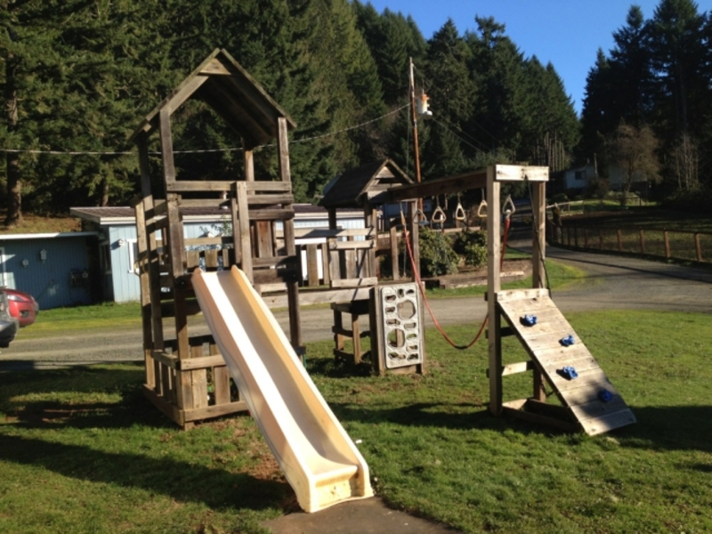 Original photo of the play structure.