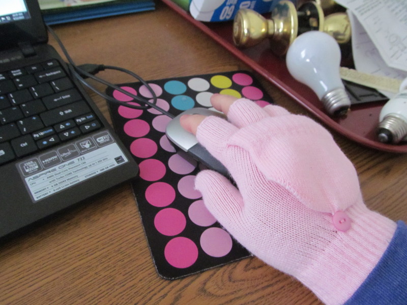I am really, really glad I bought these gloves last year with the fingers open. :-) Lois.