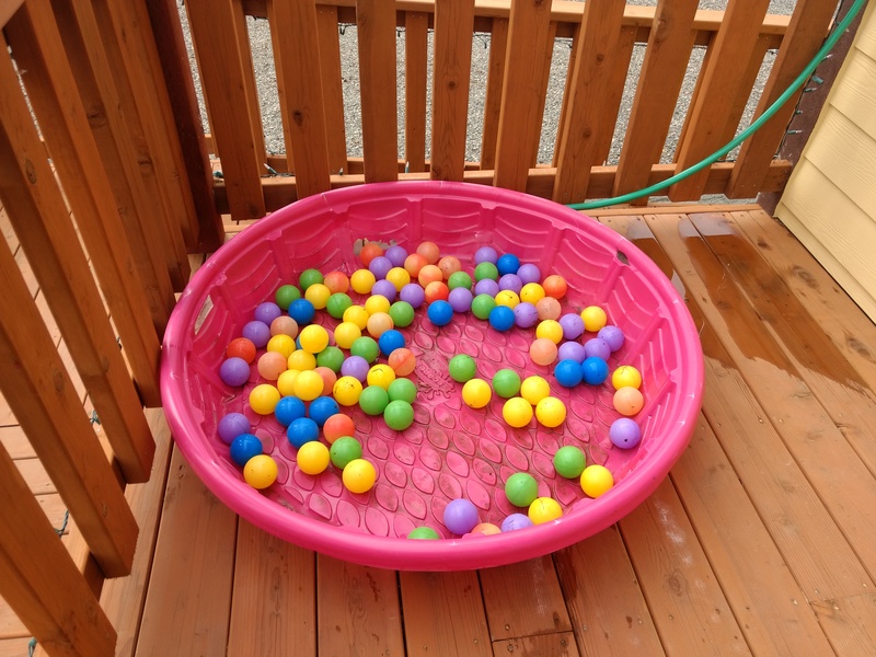 rm4d Non-Wading Pool with balls