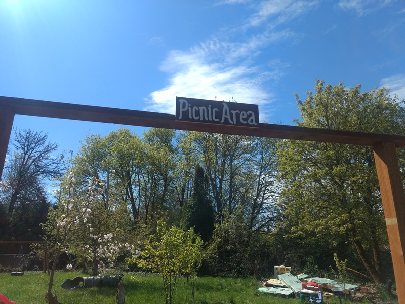 Picnic Area sign.