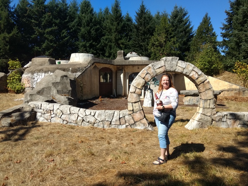 Diana Hubner at a Hobbit House with Lois.