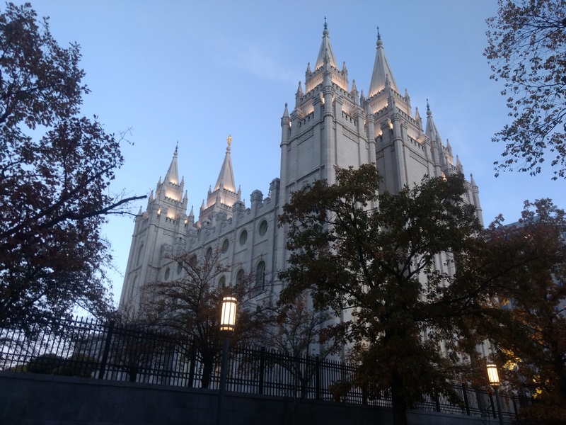 This view of the temple reminds Lois of when we took pictures right before Don went on his mission.
