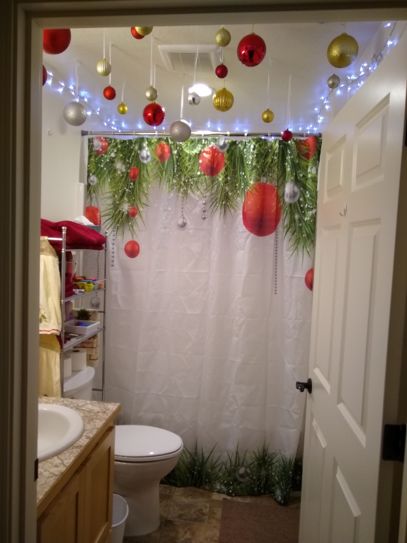 Lois likes to decorate with the seasons. rm1b Bathroom got a make-over.