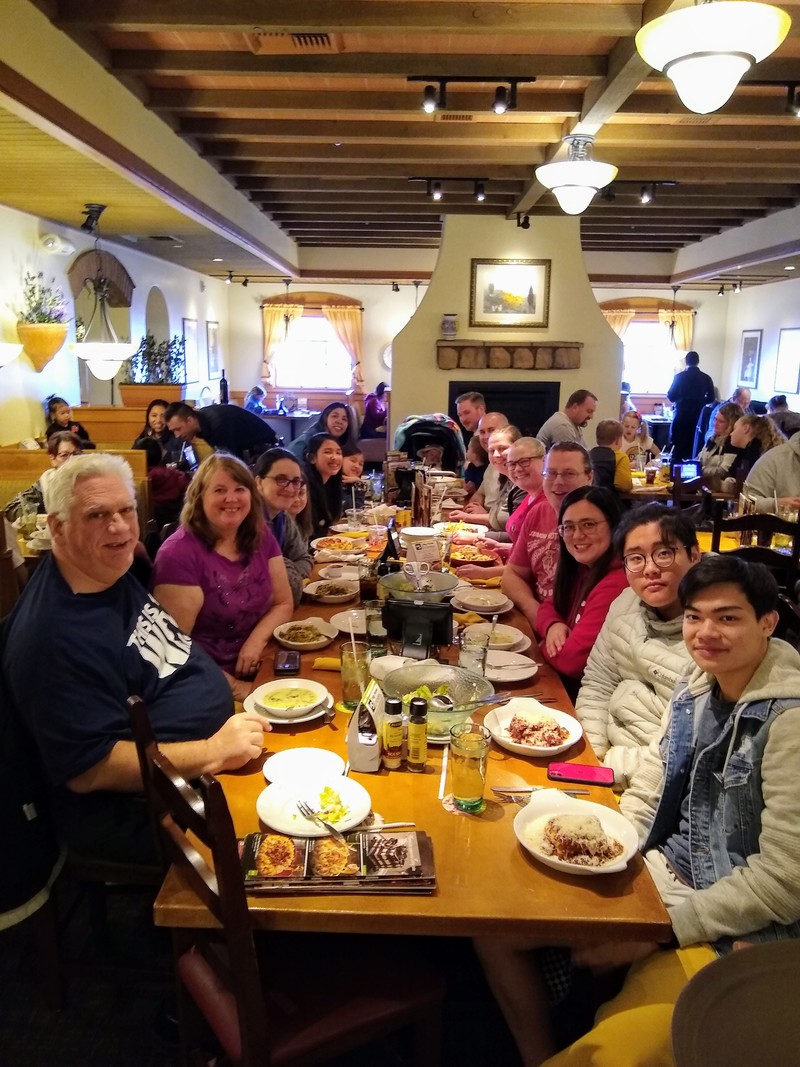 Most of the family gathered at the Olive garden for lunch before the wedding