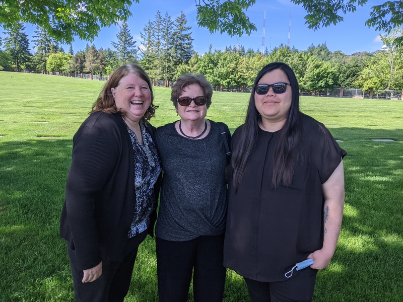 Vesta Sundstrom memorial: Lois, Joyce, Jade.