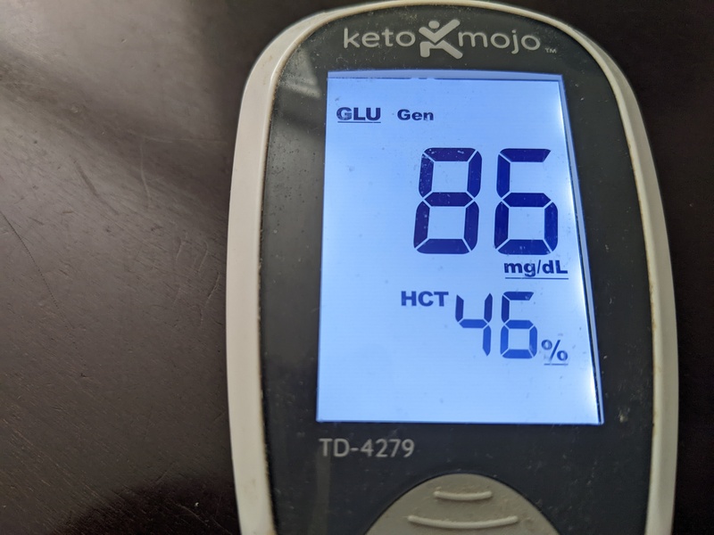 Don's blood glucose meter reading. Anything under 140 is supposedly good; 86 mg/dL looks good to me. 2022-08-06 18:24.