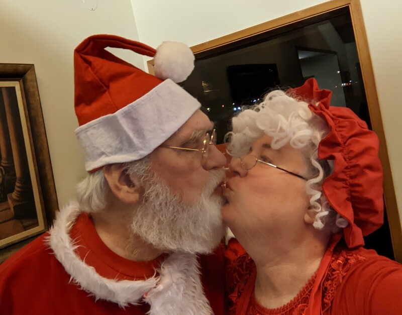 Santa and Mrs Claus at Santa Clara.