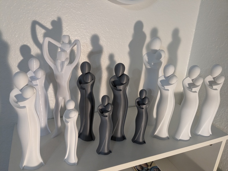 Don has been printing a lot of statues for Lois to give away on Mother's Day.  Three sizes.