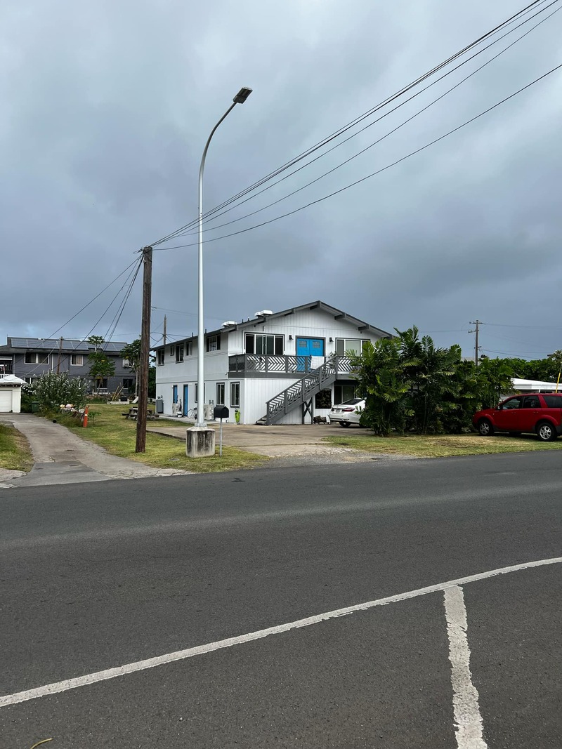 Shannon took a picture of our old home in Hawaii.