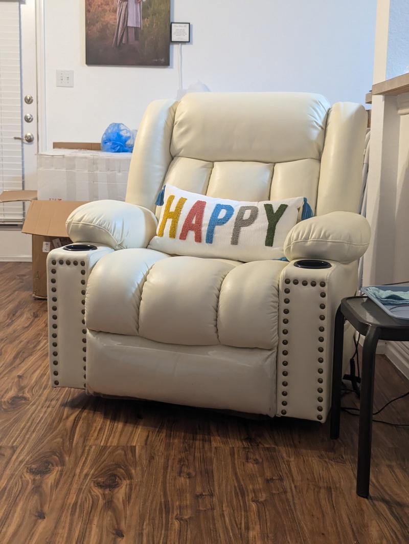 This chair helps us to be happy. 🤣