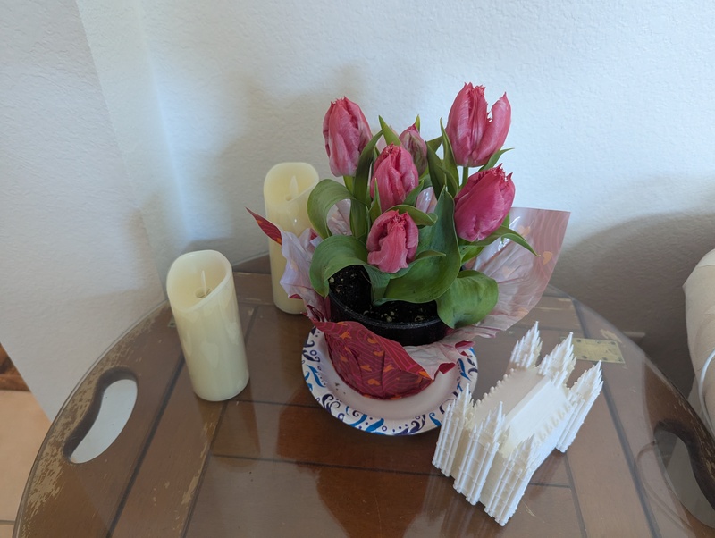 Bouquet for Lois from Don.