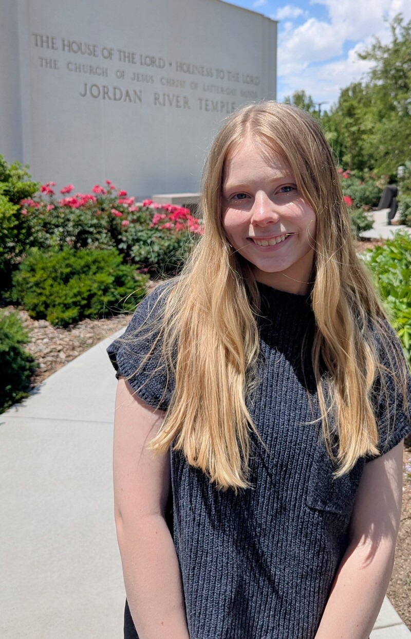 Ashlyn Hunt at Jordon River temple.