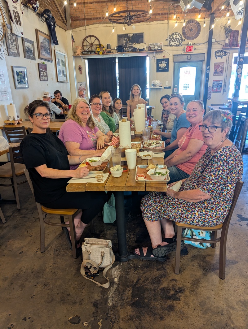 the Colton girls went out to lunch at Bold's when LeAnn came to visit.