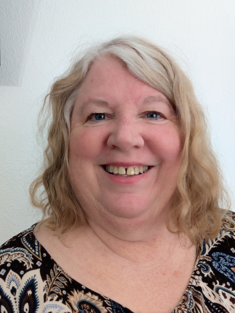 Lois had her hair cut.